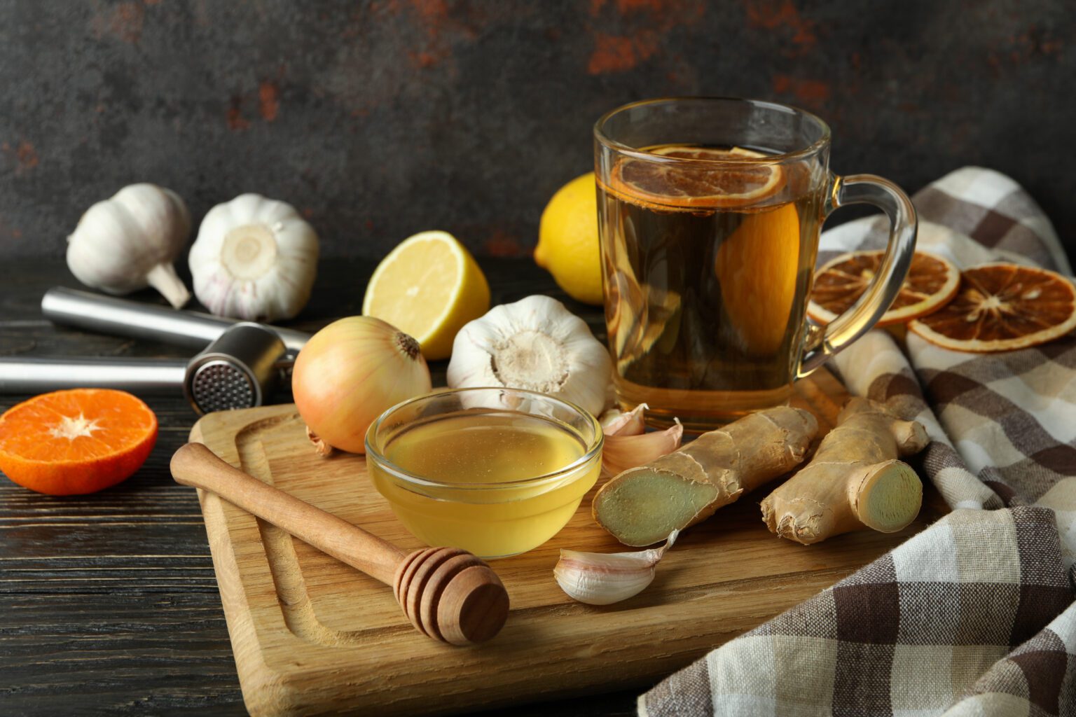 concept of treatment colds with honey and garlic o 2021 12 09 07 35 21 utc